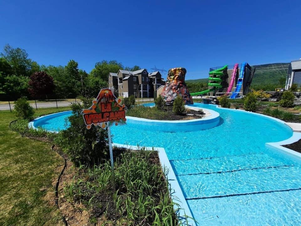 Condo Avec Parc Aquatique ! Beaupré Exteriér fotografie